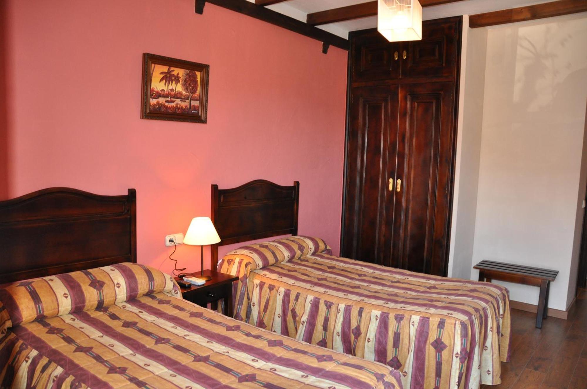 Apartamentos El Mirador Del Soto Sotoserrano Oda fotoğraf