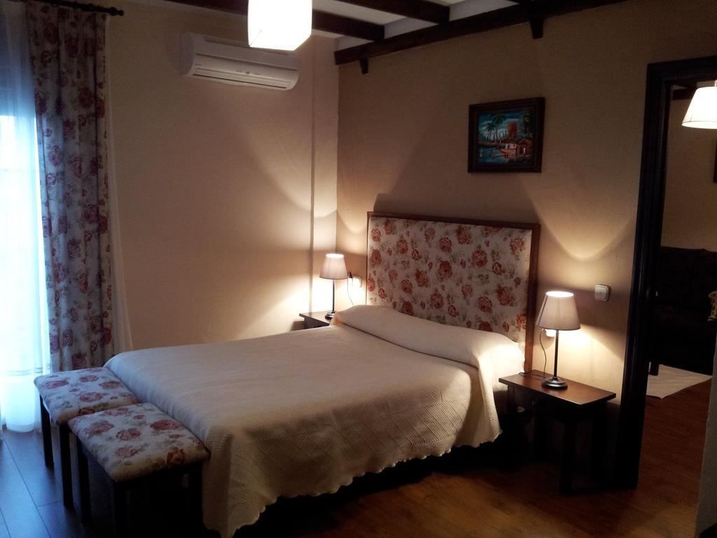 Apartamentos El Mirador Del Soto Sotoserrano Dış mekan fotoğraf