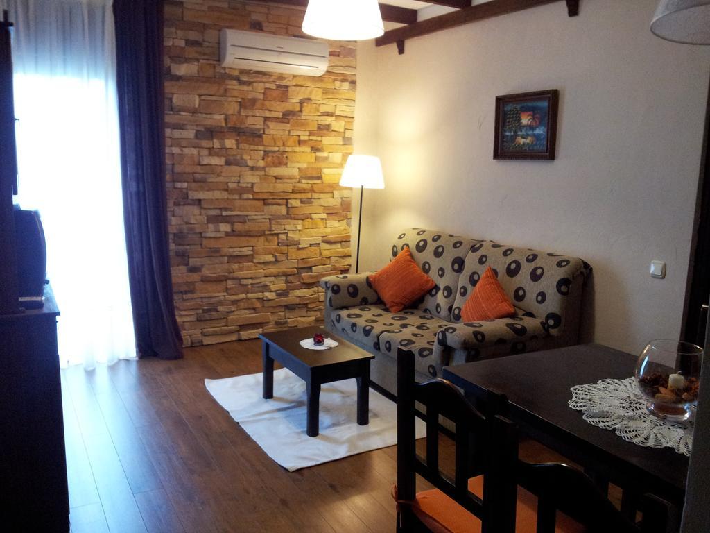 Apartamentos El Mirador Del Soto Sotoserrano Dış mekan fotoğraf
