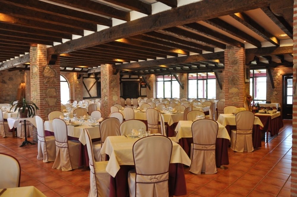 Apartamentos El Mirador Del Soto Sotoserrano Dış mekan fotoğraf