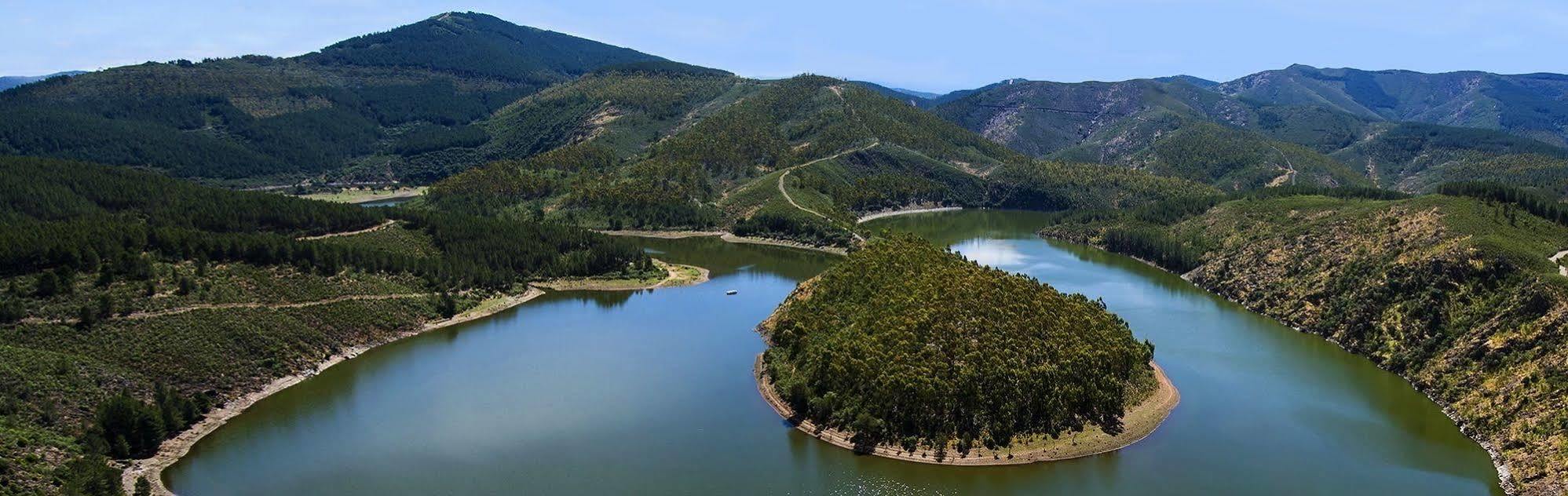 Apartamentos El Mirador Del Soto Sotoserrano Dış mekan fotoğraf